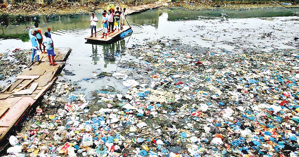 Plastic waste increases from 178 tons per day in 2005 to 646 tons in