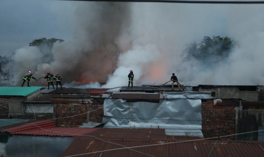Fire at Sylhet hawkers' market