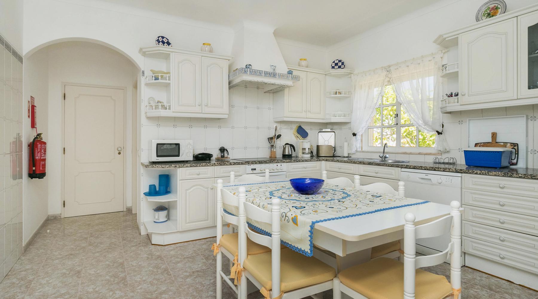 Villa Cerro Villa in Albufeira sleeps 6 Ocholo Ocholo