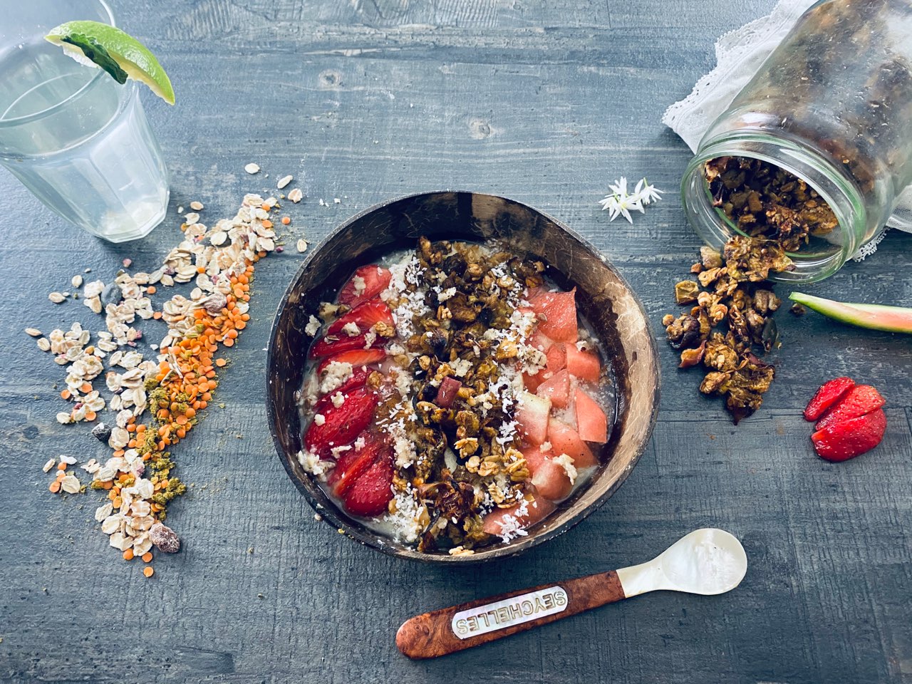 Le petit déjeuner idéal, miam aux fruits, granola aux lentilles corail