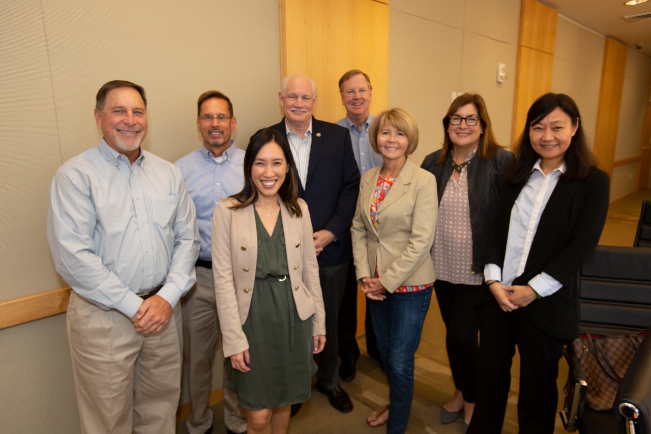 Executives share experience with future business leaders at Cal State