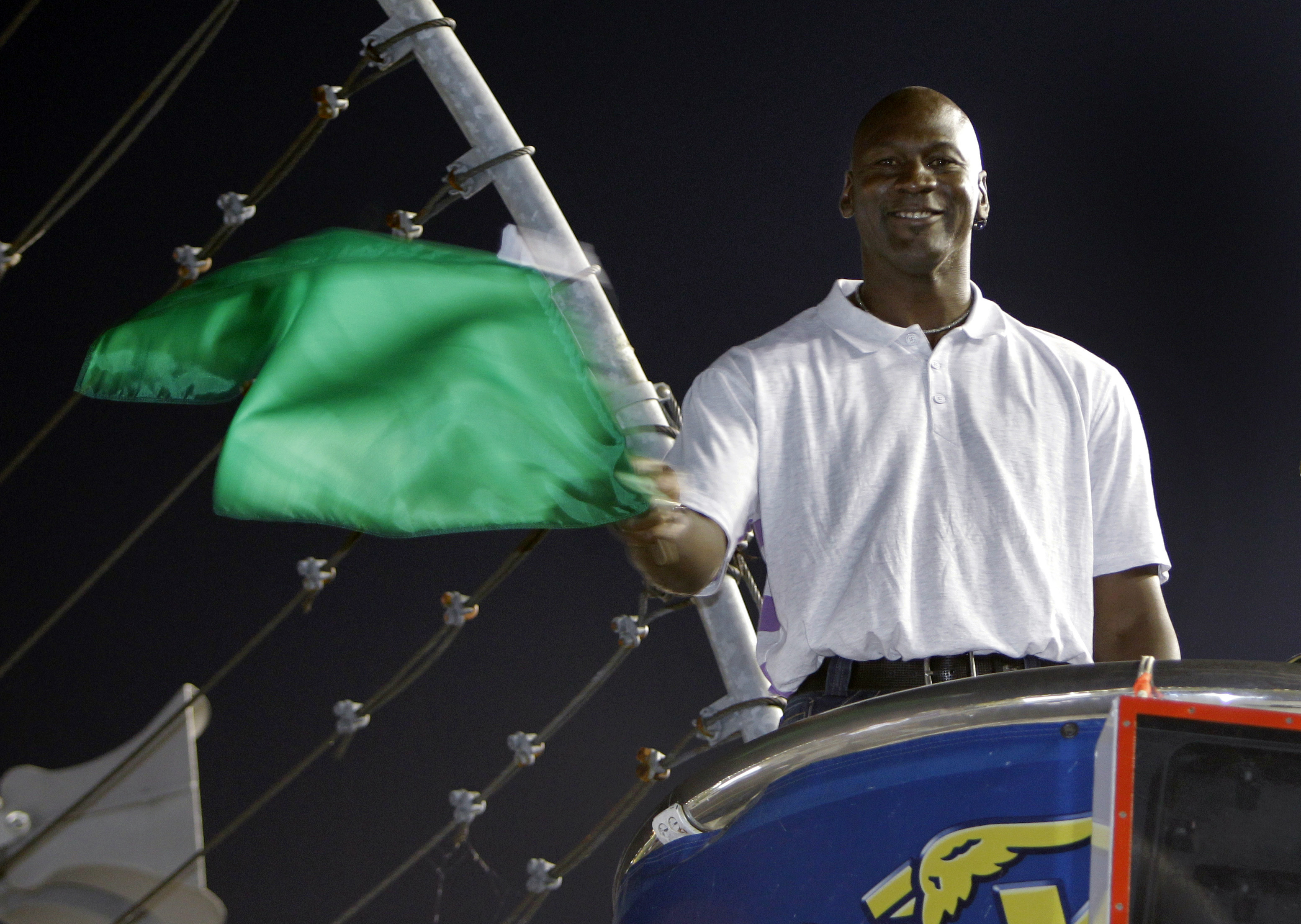 Michael Jordan, Denny Hamlin partner on NASCAR team for Bubba Wallace