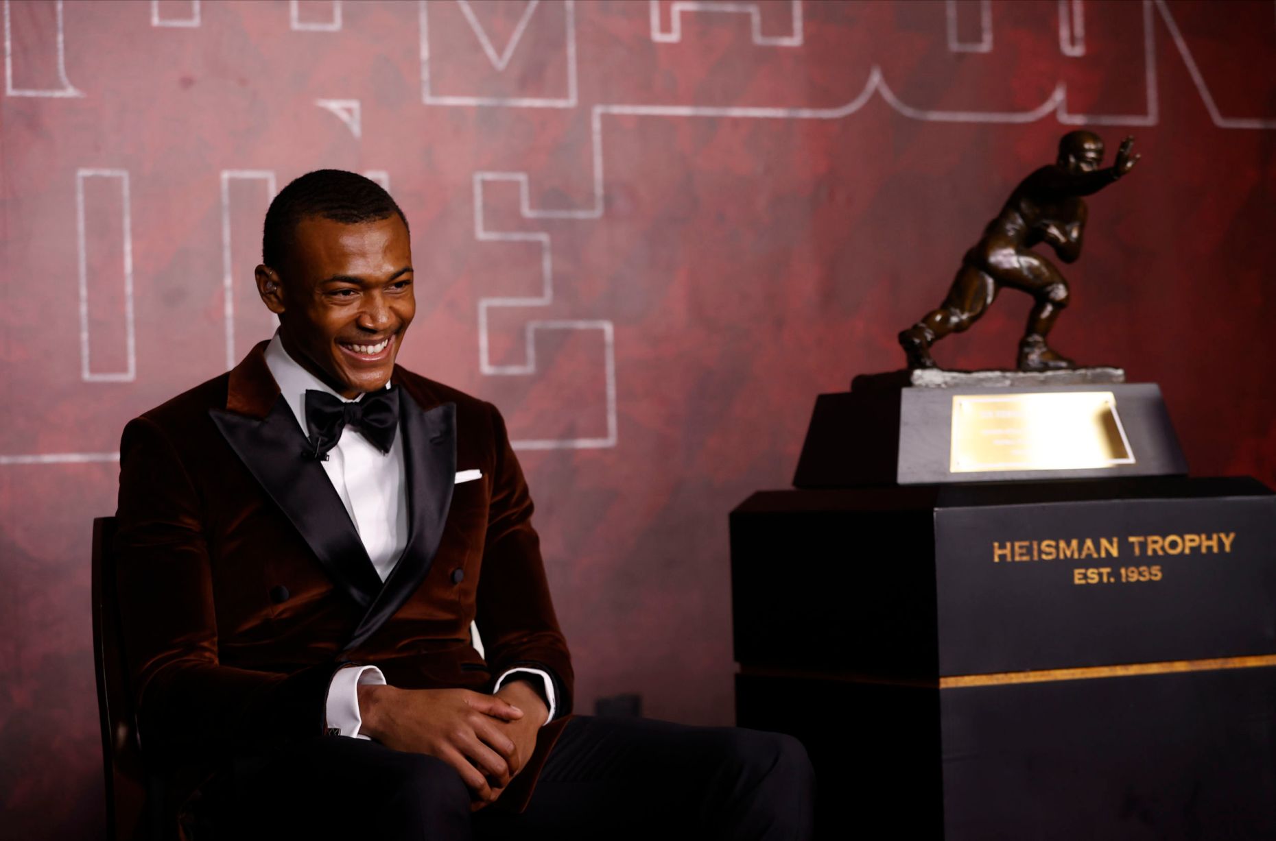 Heisman Trophy Alabama’s DeVonta Smith 1st receiver to win in