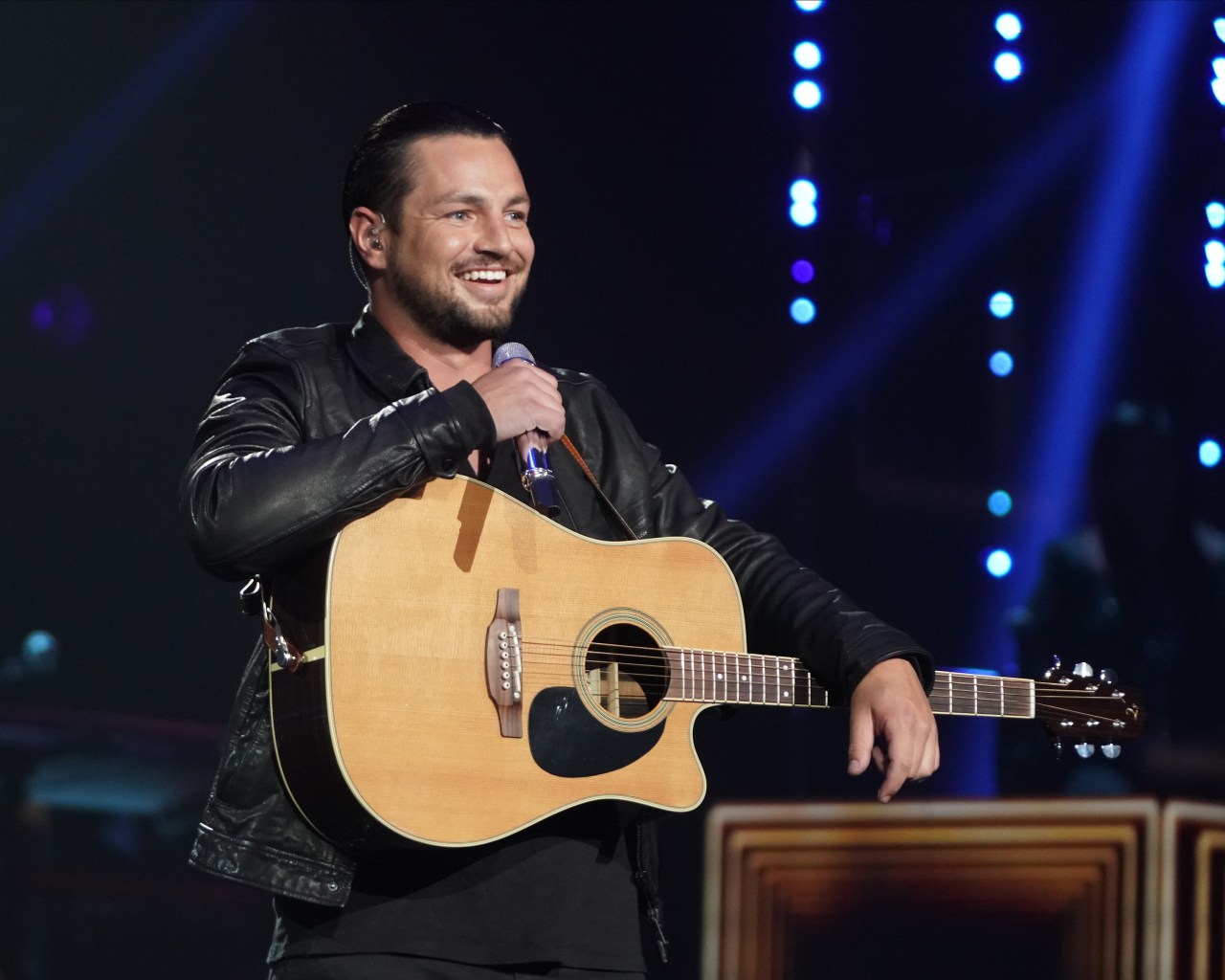 Meet ‘American Idol’ Top 12 singer Chayce Beckham, the Apple Valley