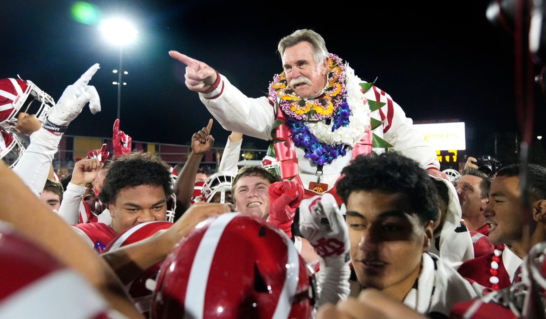 Mater Dei football coach Bruce Rollinson planning to return for 2023