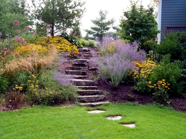 Each step needs to rest on stable, compacted base material, rather than soft topsoil or loose fill. Build Garden Stairs Design Give A Sense Of Dynamism Interior Design Ideas Ofdesign