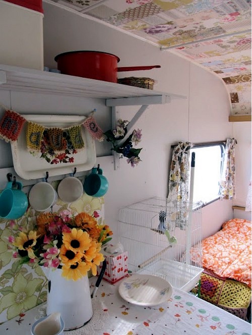 Caravan Decoration set the caravan with a retro touch