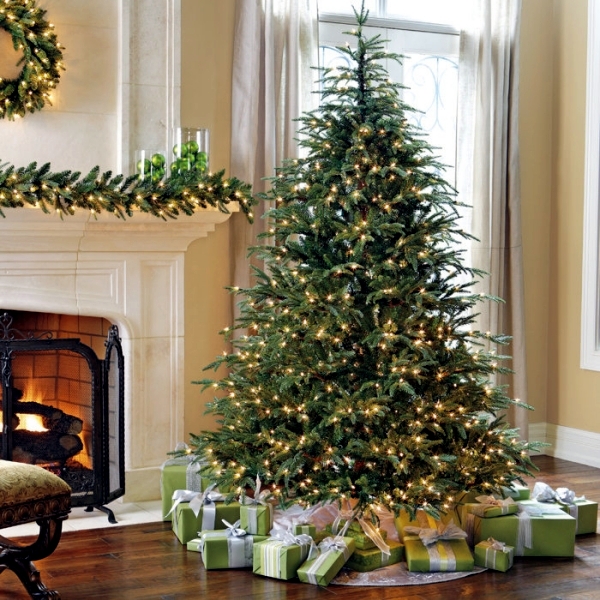 Tips for installing lights on the Christmas tree. Interior Design Ideas Ofdesign