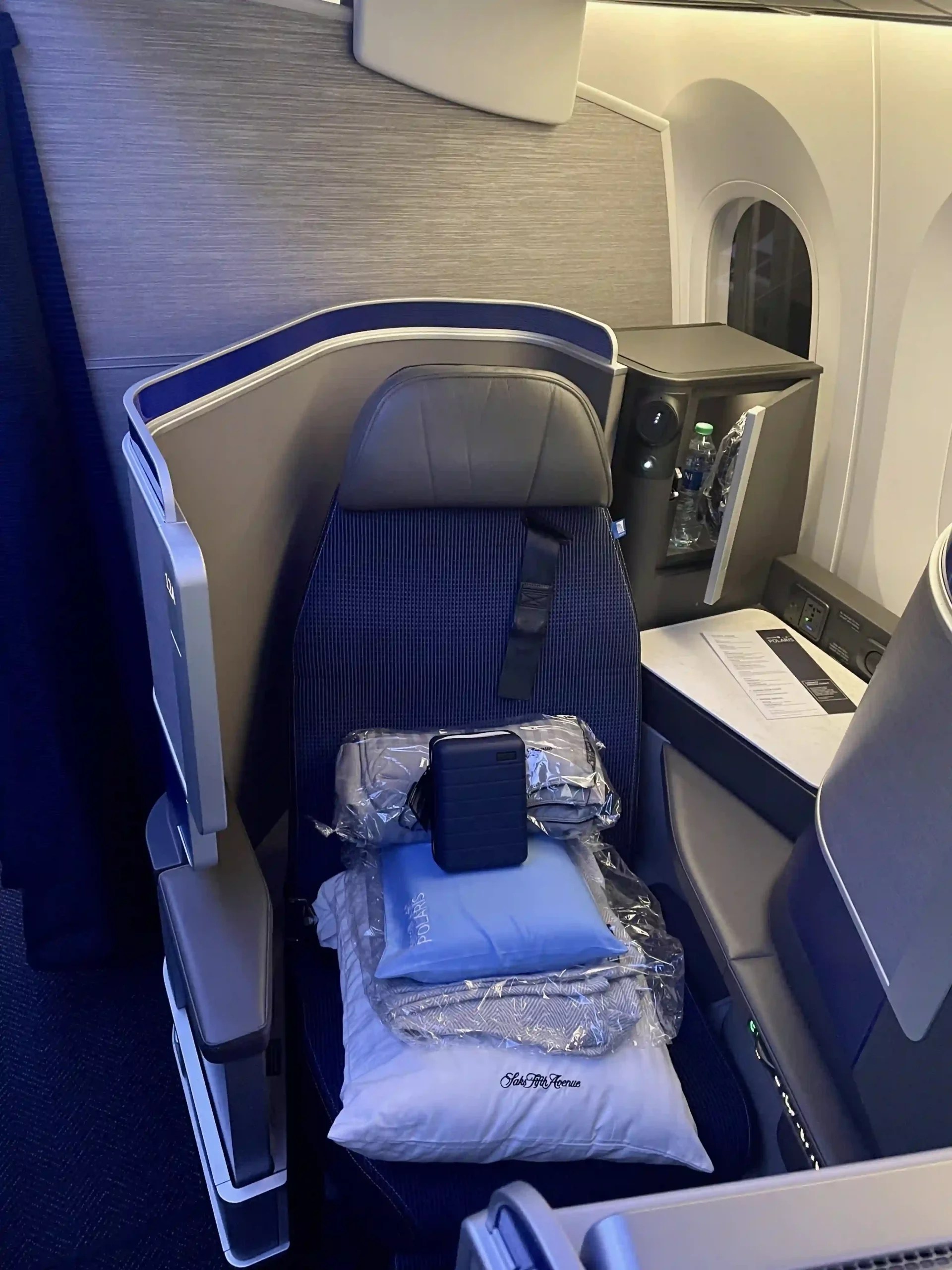 Review United Airlines Business Class 7879 (SFOLHR)