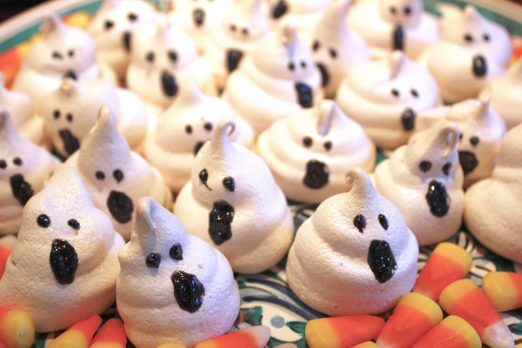 How to Make Halloween Ghost Meringues