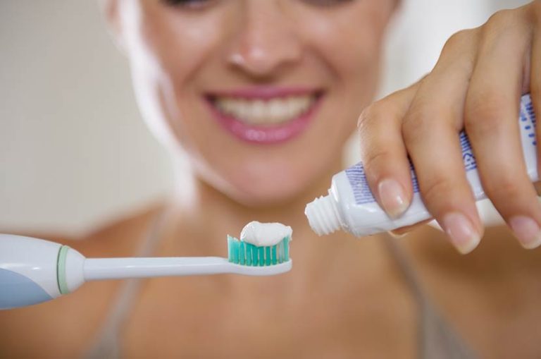 How To Use An Electric Toothbrush Properly & What Are The Benefits