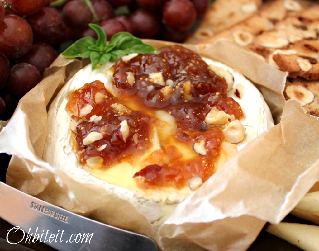 Baked Brie..with Daelia's Biscuits! Oh Bite It