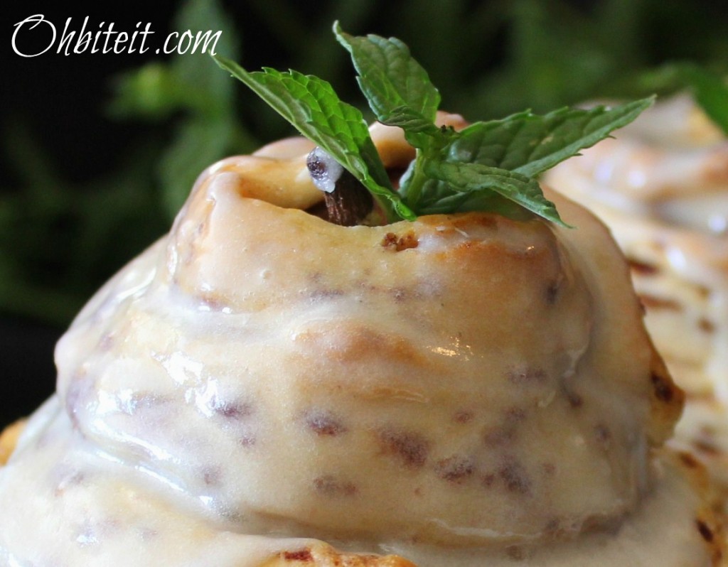 Cinnamon Roll Baked Pears! Oh Bite It