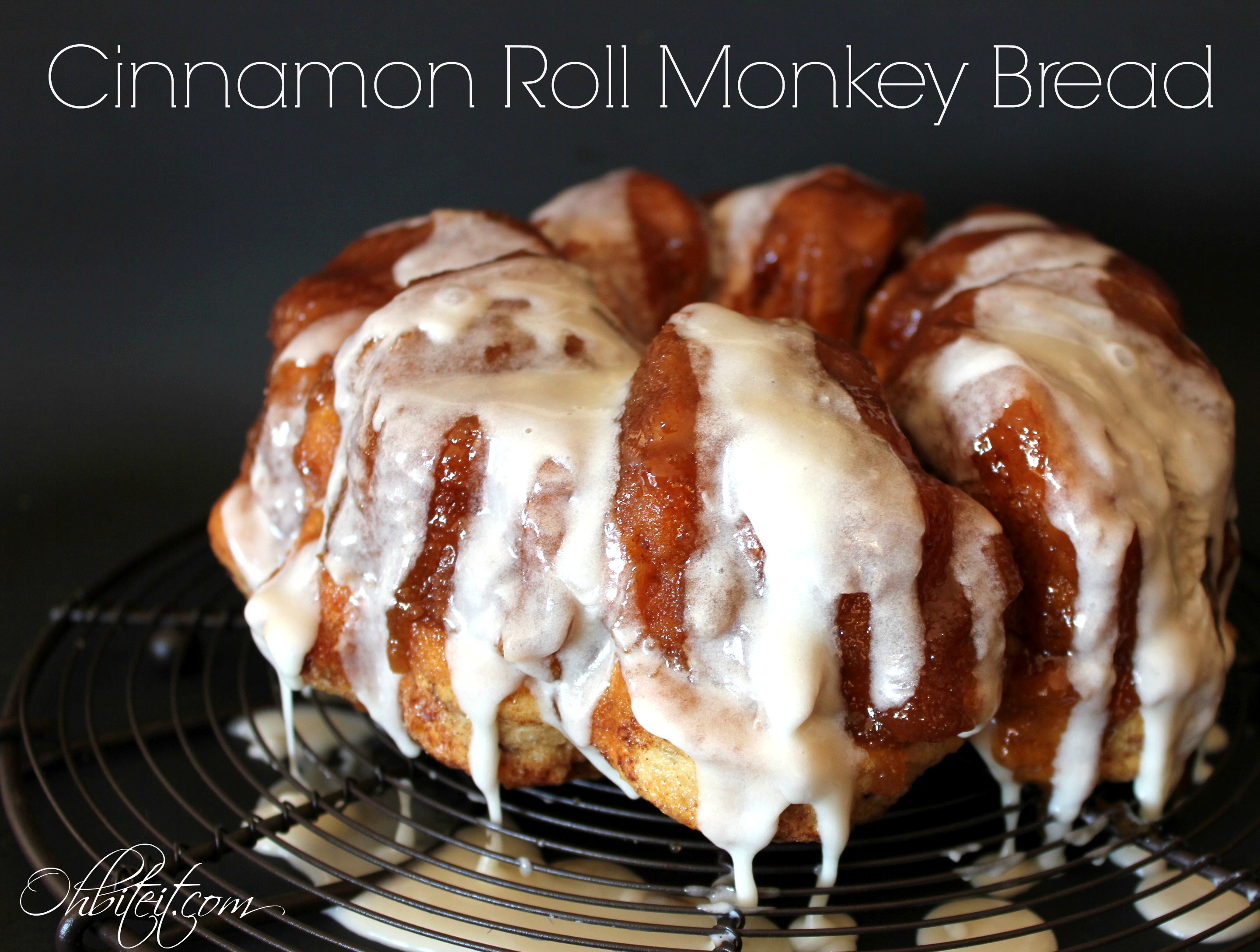 Cinnamon Roll Monkey Bread! Oh Bite It
