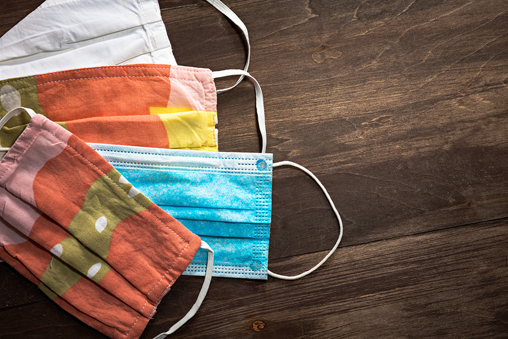 Feds lift border vaccine requirements, mandatory masks on planes and