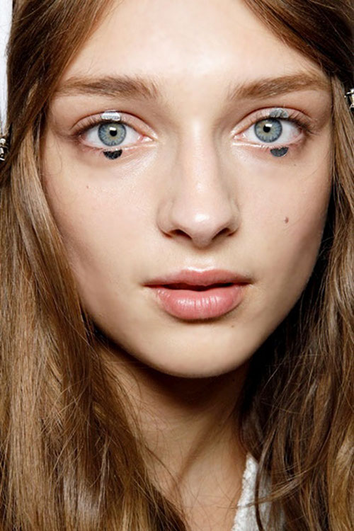 Dot eyeliner, una nueva tendencia en delineado. Es perfecto
