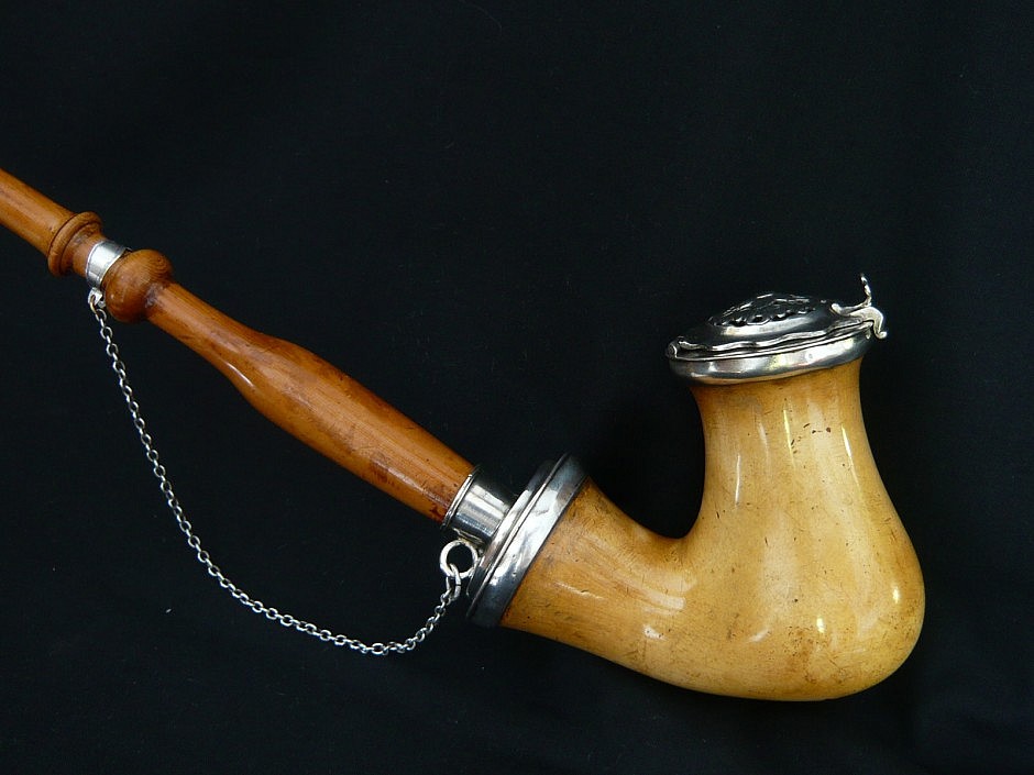 Old Snuffbox Old Meerschaum Pipe