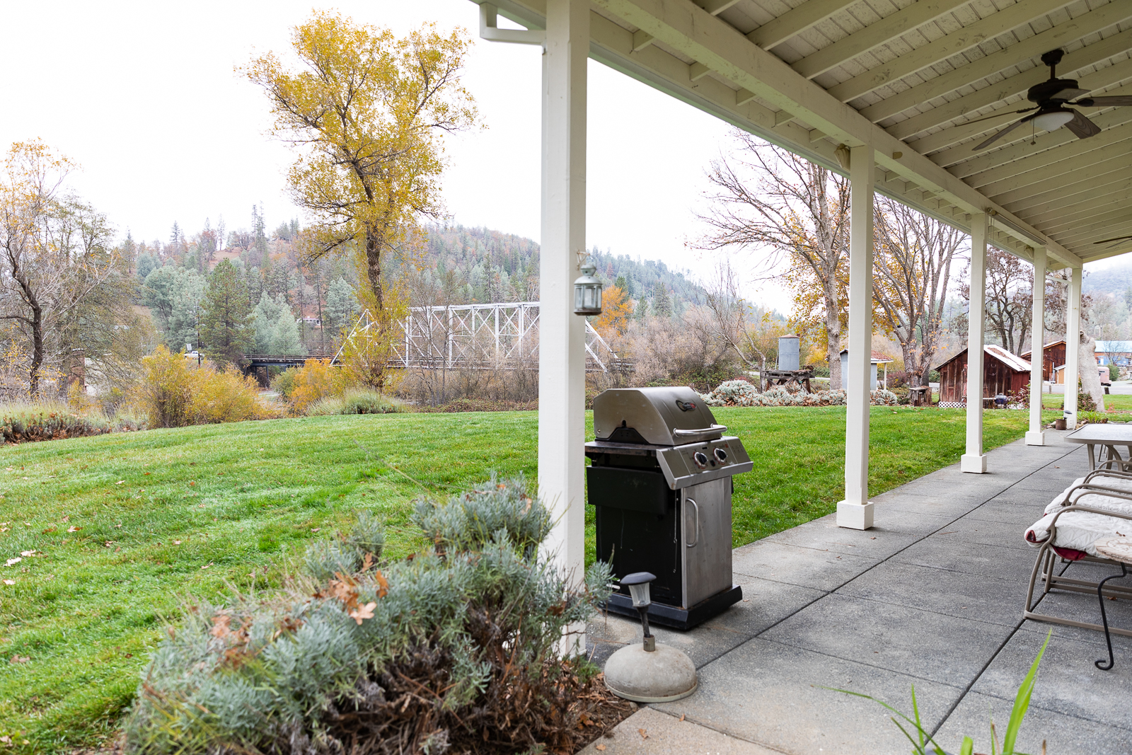 Old Bridge House Cabin rental Lewiston Ca
