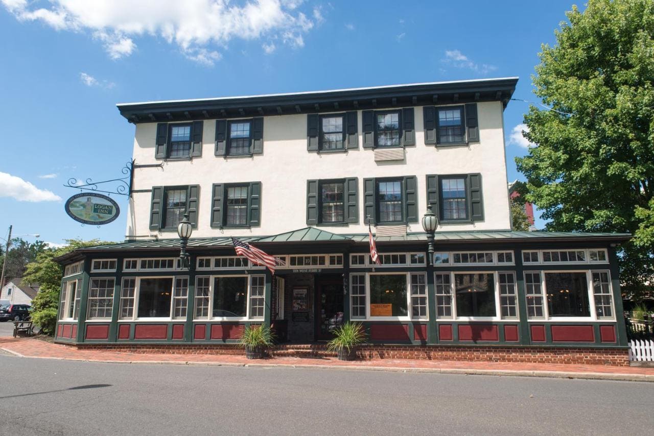 10 Oldest Bars that Ever Existed in America