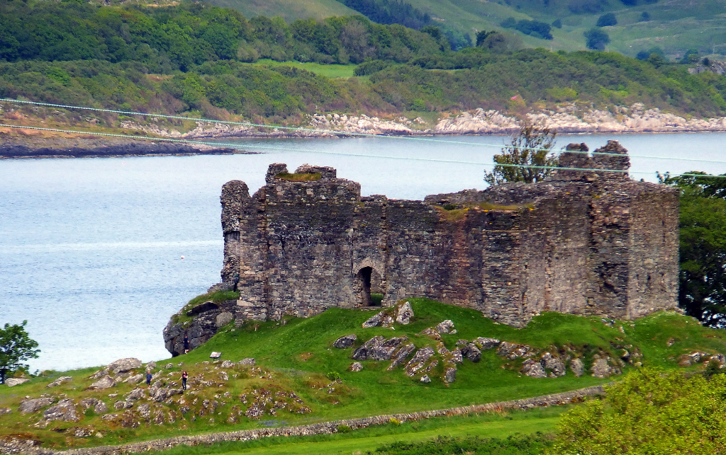 14 Oldest Castles in Scotland