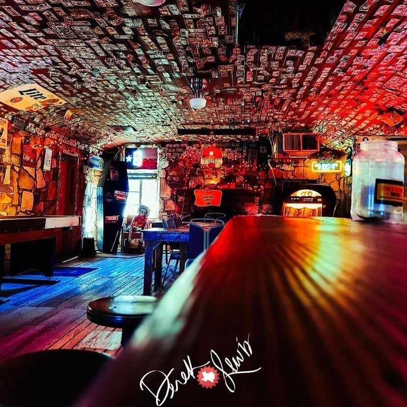 8 Oldest Bars in Texas