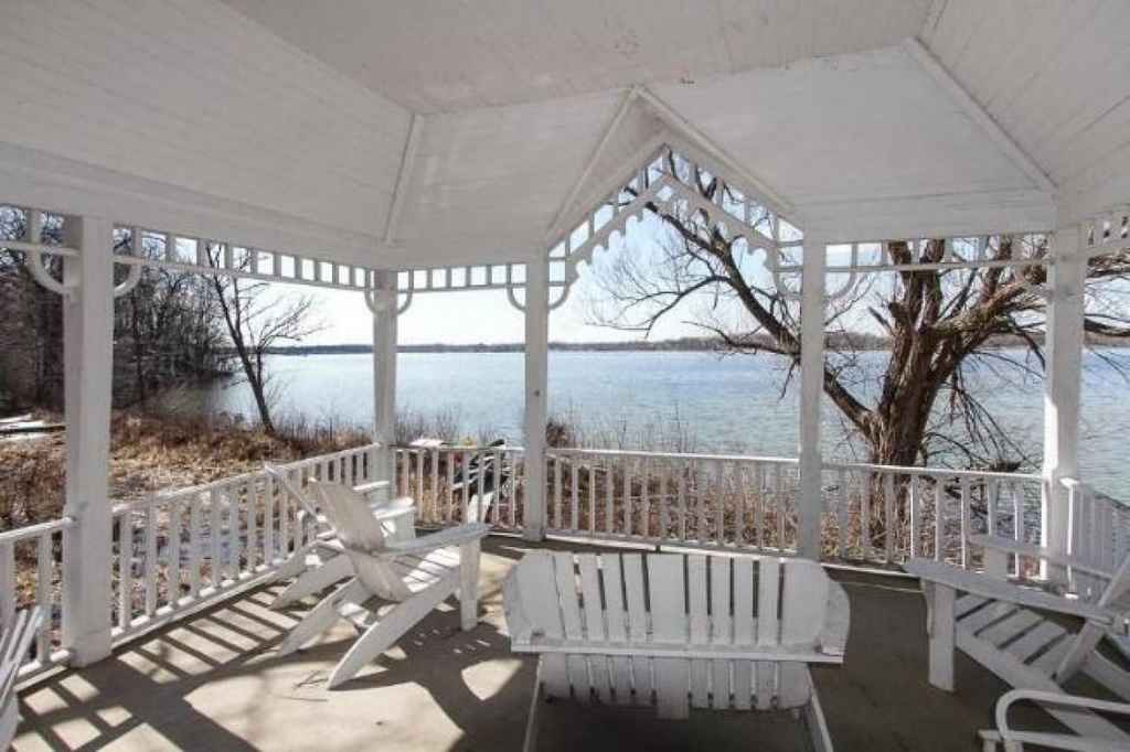 c. 1880 Queen Anne Salem, WI (The Amityville Horror) Old House Dreams