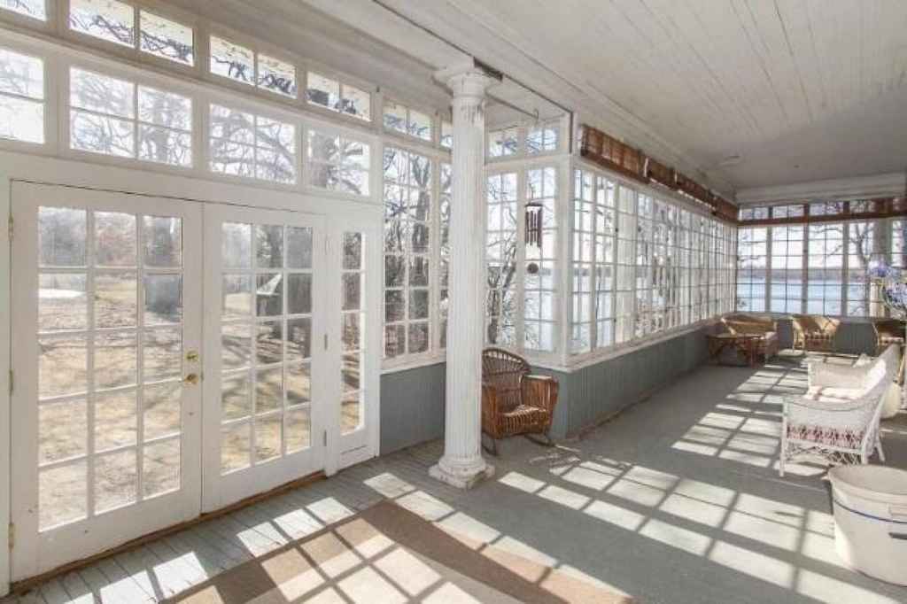 c. 1880 Queen Anne Salem, WI (The Amityville Horror) Old House Dreams