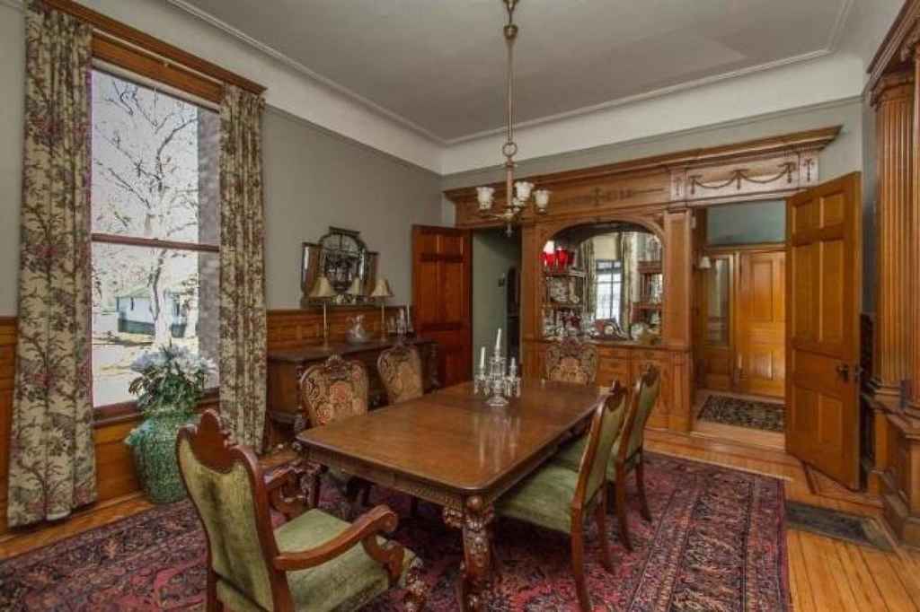 c. 1880 Queen Anne Salem, WI (The Amityville Horror) Old House Dreams