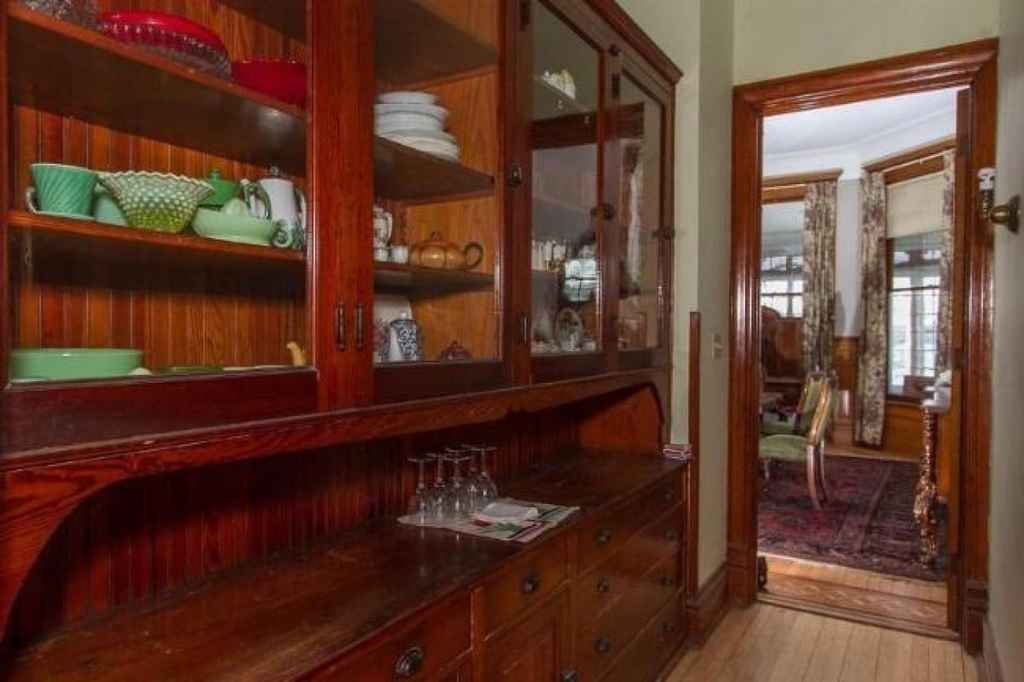 c. 1880 Queen Anne Salem, WI (The Amityville Horror) Old House Dreams