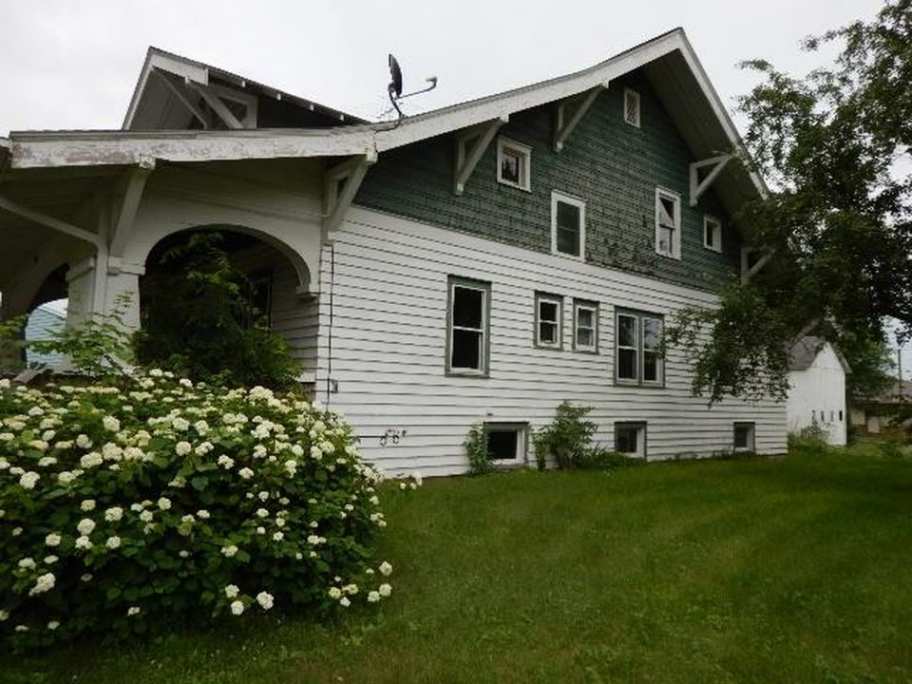 c. 1900 Craftsman Hopkinton, IA Old House Dreams