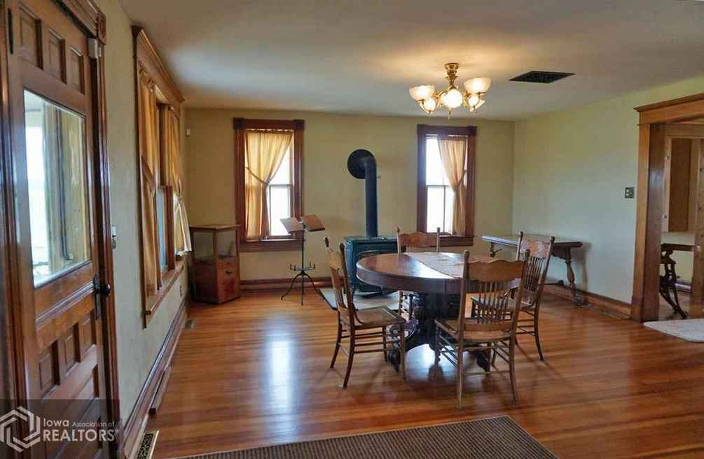 1890 Earling, IA Old House Dreams