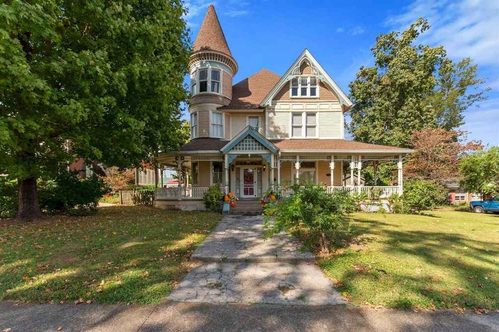 1896 Queen Anne in Russellville, KY F. Barber) Old House Dreams