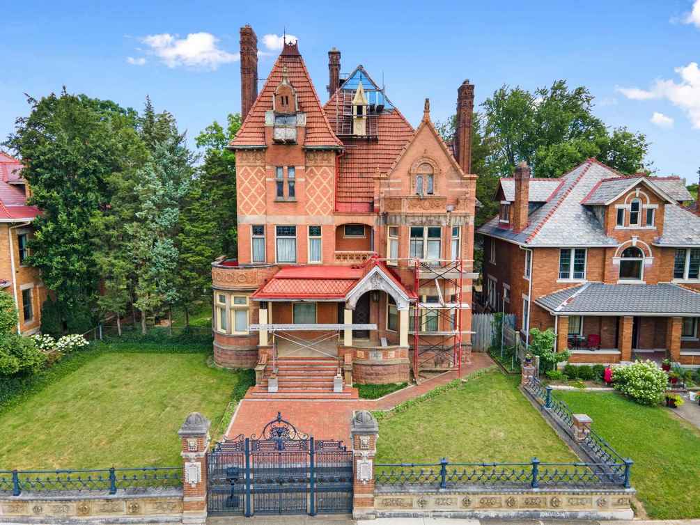 Chateauesque style houses for sale. Old House Dreams