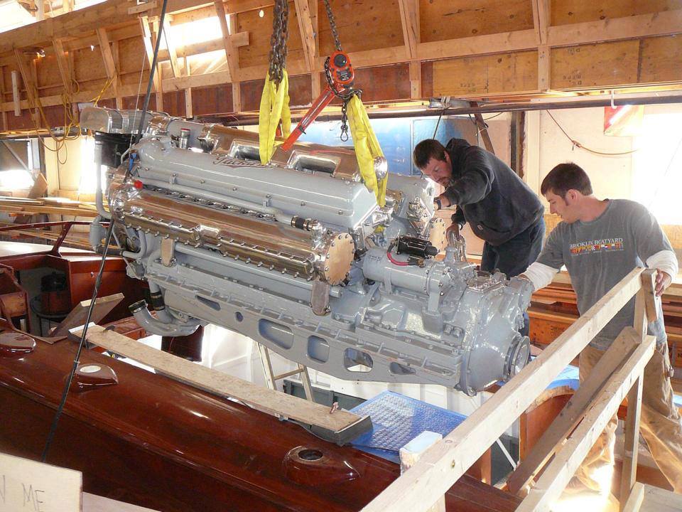 Old Marine Engine: Packard M 2500 engine detail