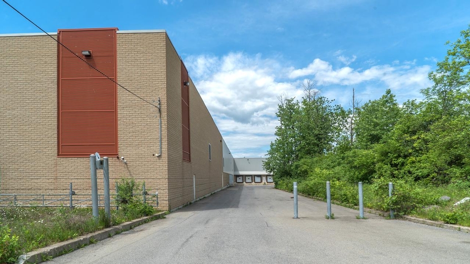 2200022200 TransCanada Highway Montreal & Laval, Québec