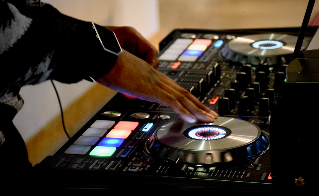 7 Best DJ Mixing Boards for Beginners (That Won't Break The Bank