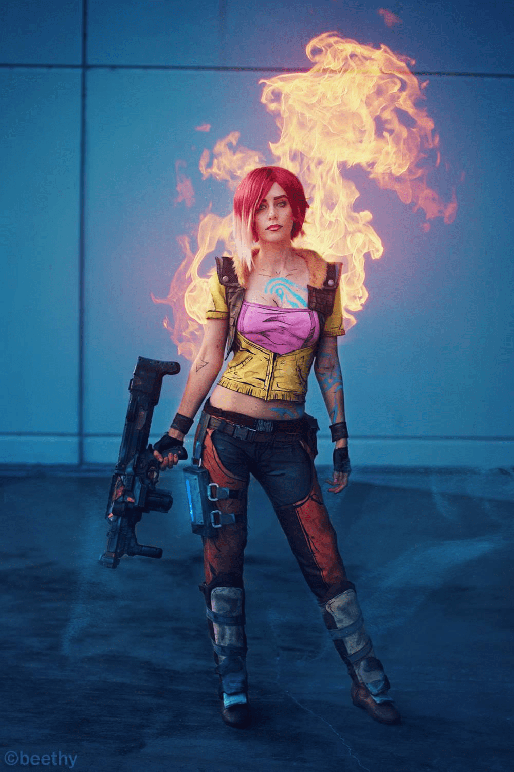 Cosplay Lilith from 'Borderlands 2' OMEGALEVEL