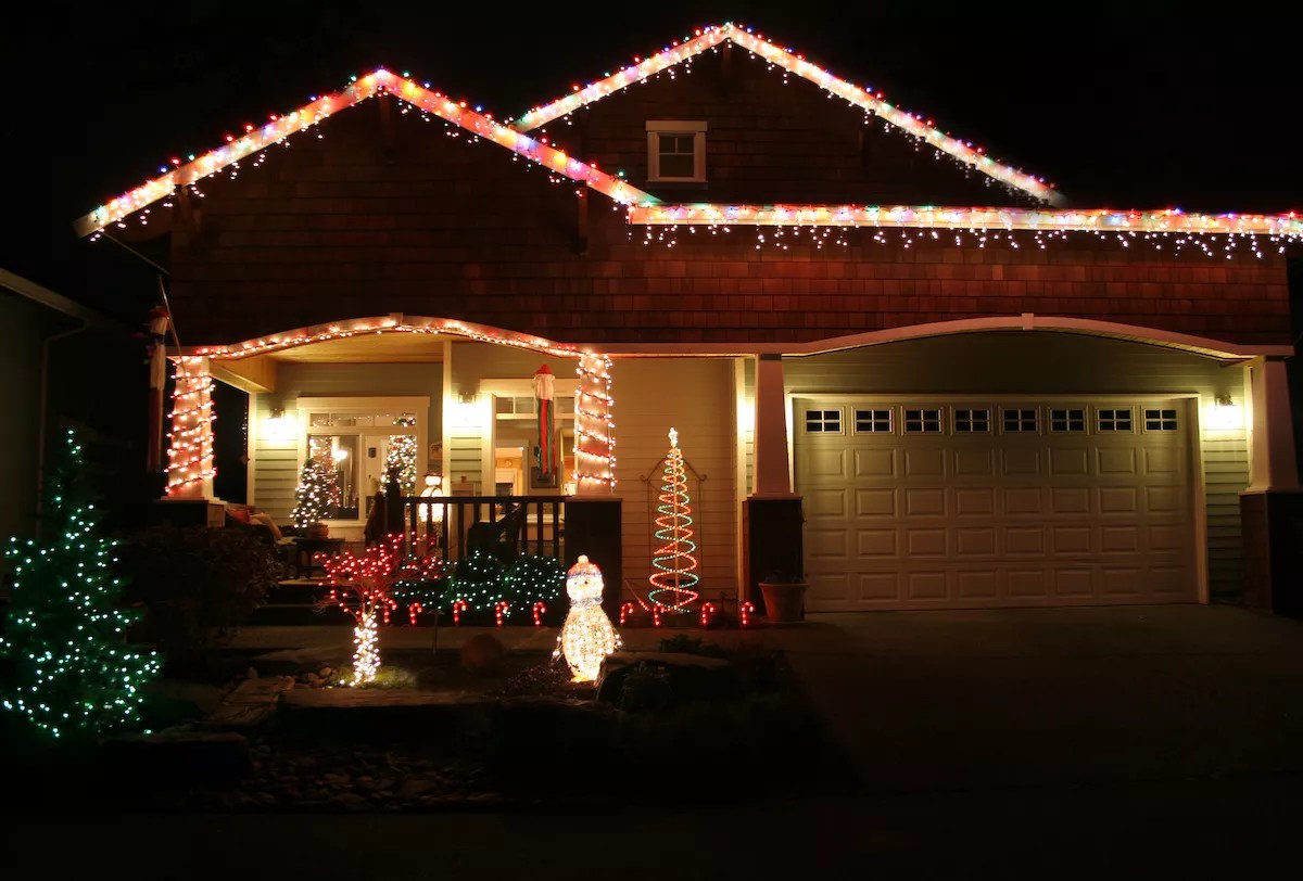 How to Save on Your Electricity Bills This Holiday Season