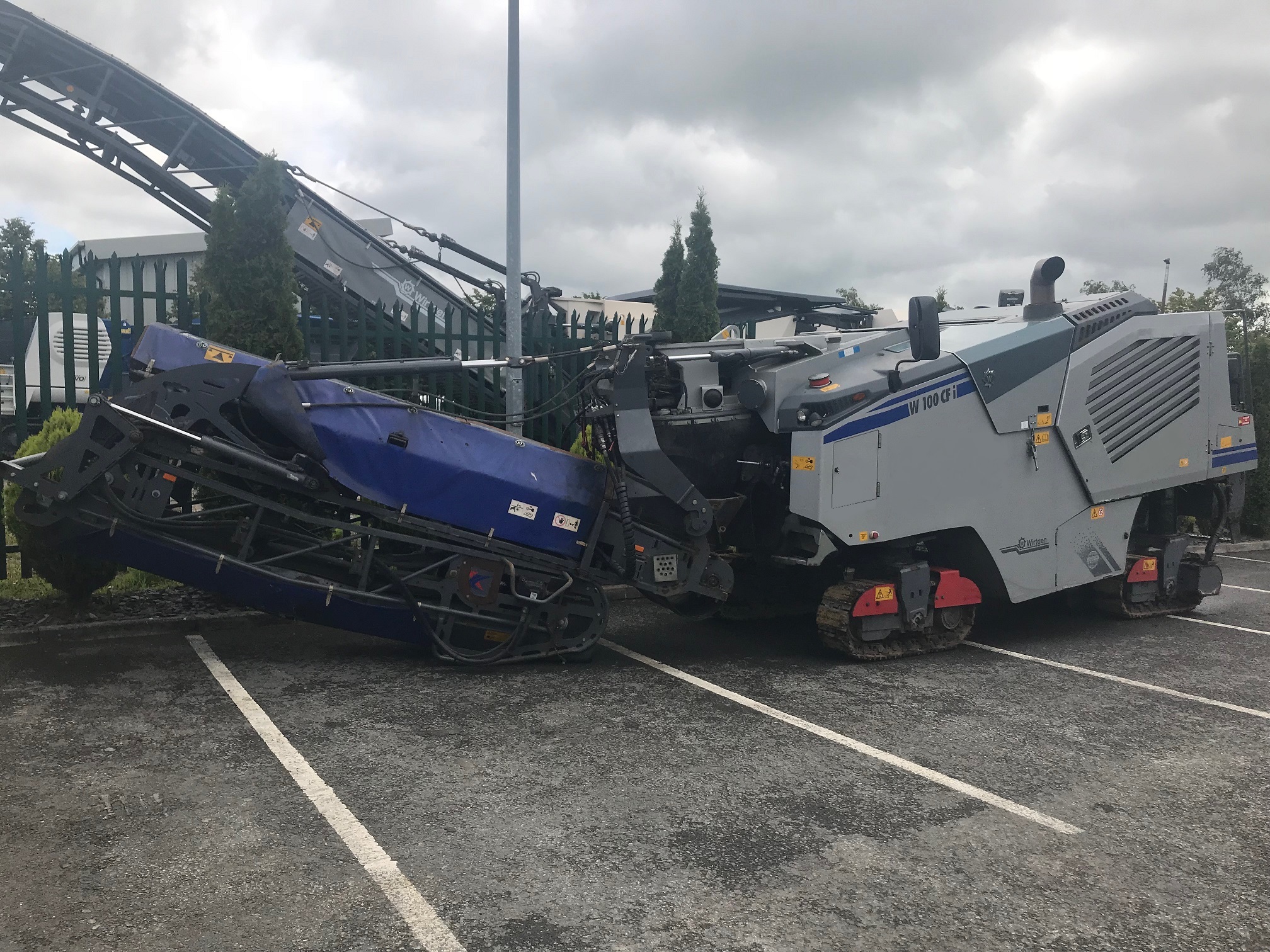 Construction de routes Wirtgen W 100 CFI d'occasion à vendre Machines