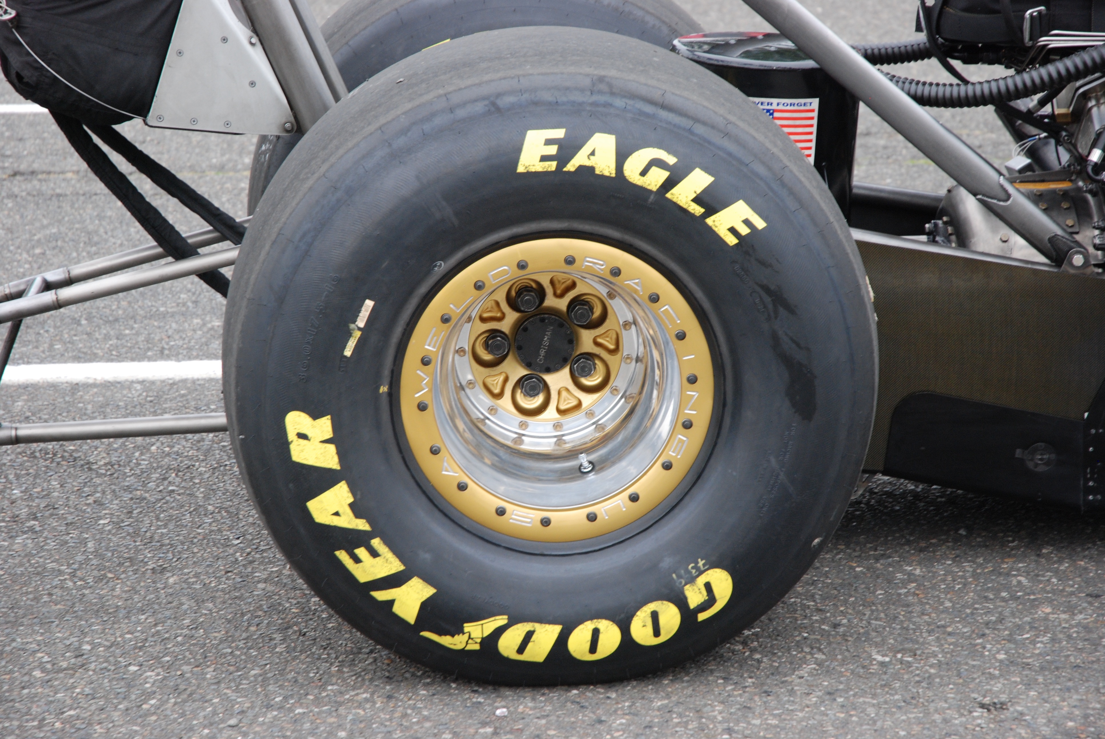 A Guide to Tire Tubes, Tire Screws, and Beadlocks (and What's Right for