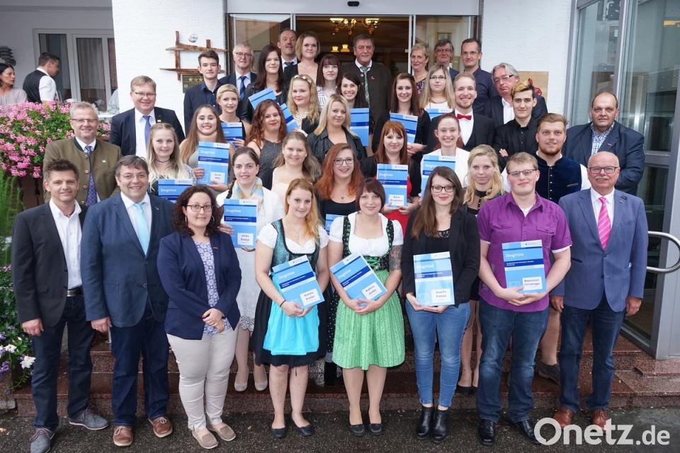 Lehrabschlussfeier des BäckerHandwerks Lehrlinge des Bäcker und des