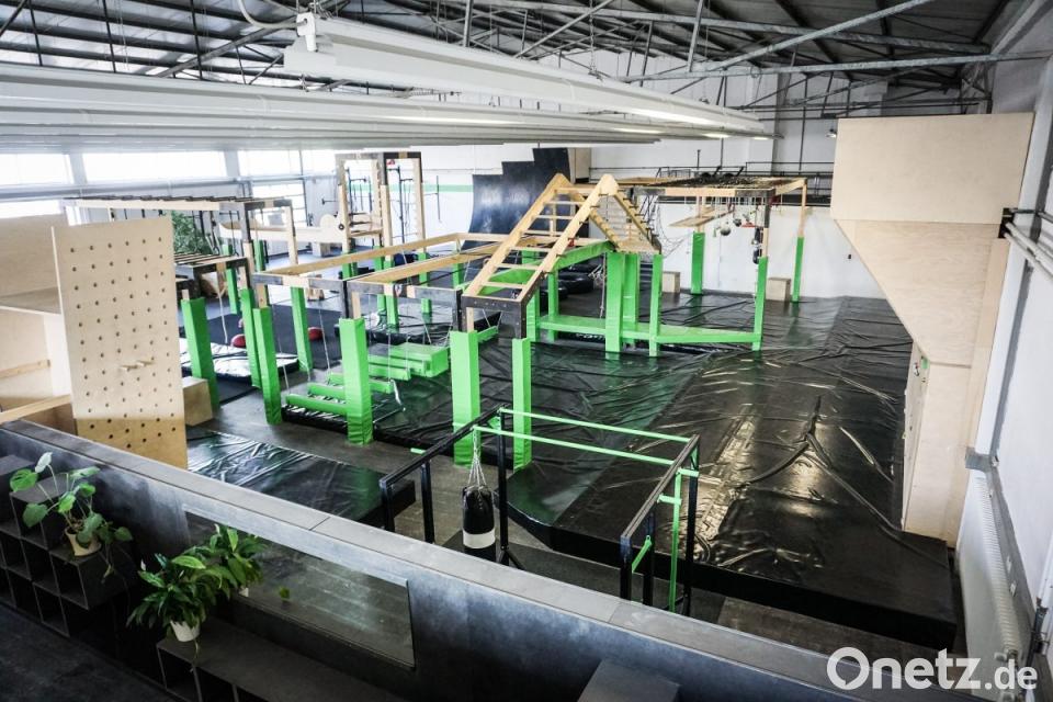Warriors' luck is derived from a treatment by jolynn horvath.. Kaminkehrer Fegt Durch Ninja Warrior Parcours Onetz