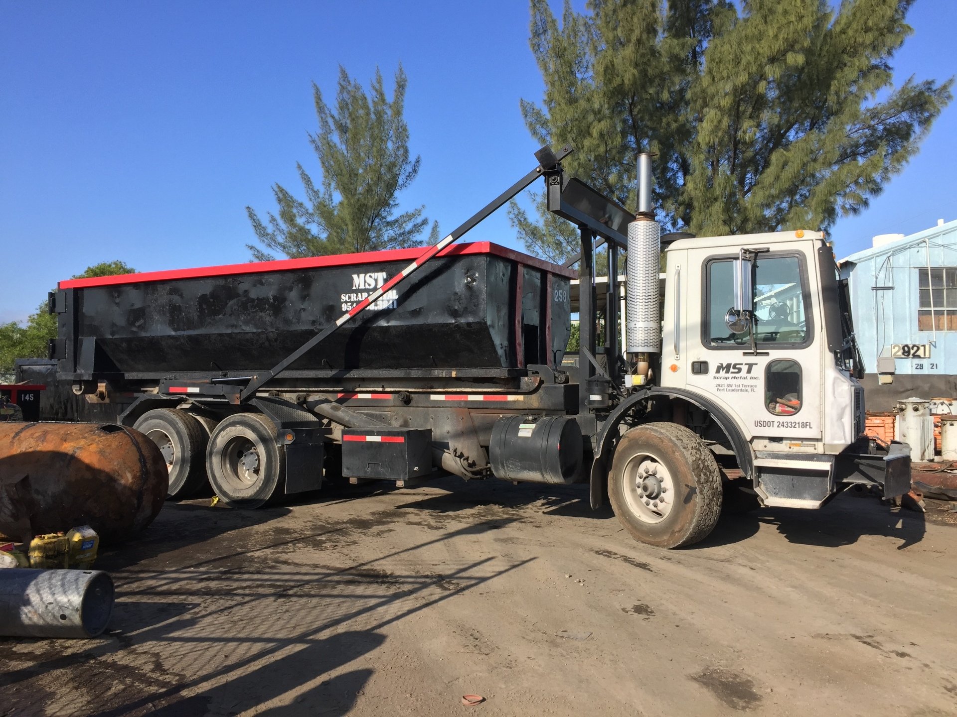 Benefits of Professional Trash Hauling in West Palm Beach, FL During