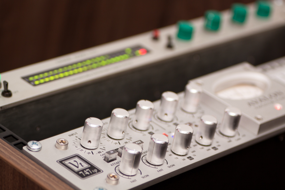 Studio & Equipment ONLINE MASTERING STUDIO.EU