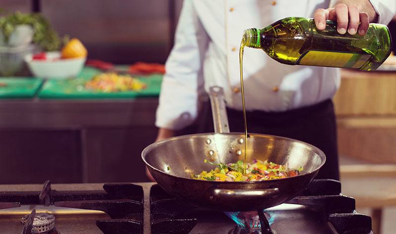 What Cookware Do Professional Chefs Use? - Only Cookware