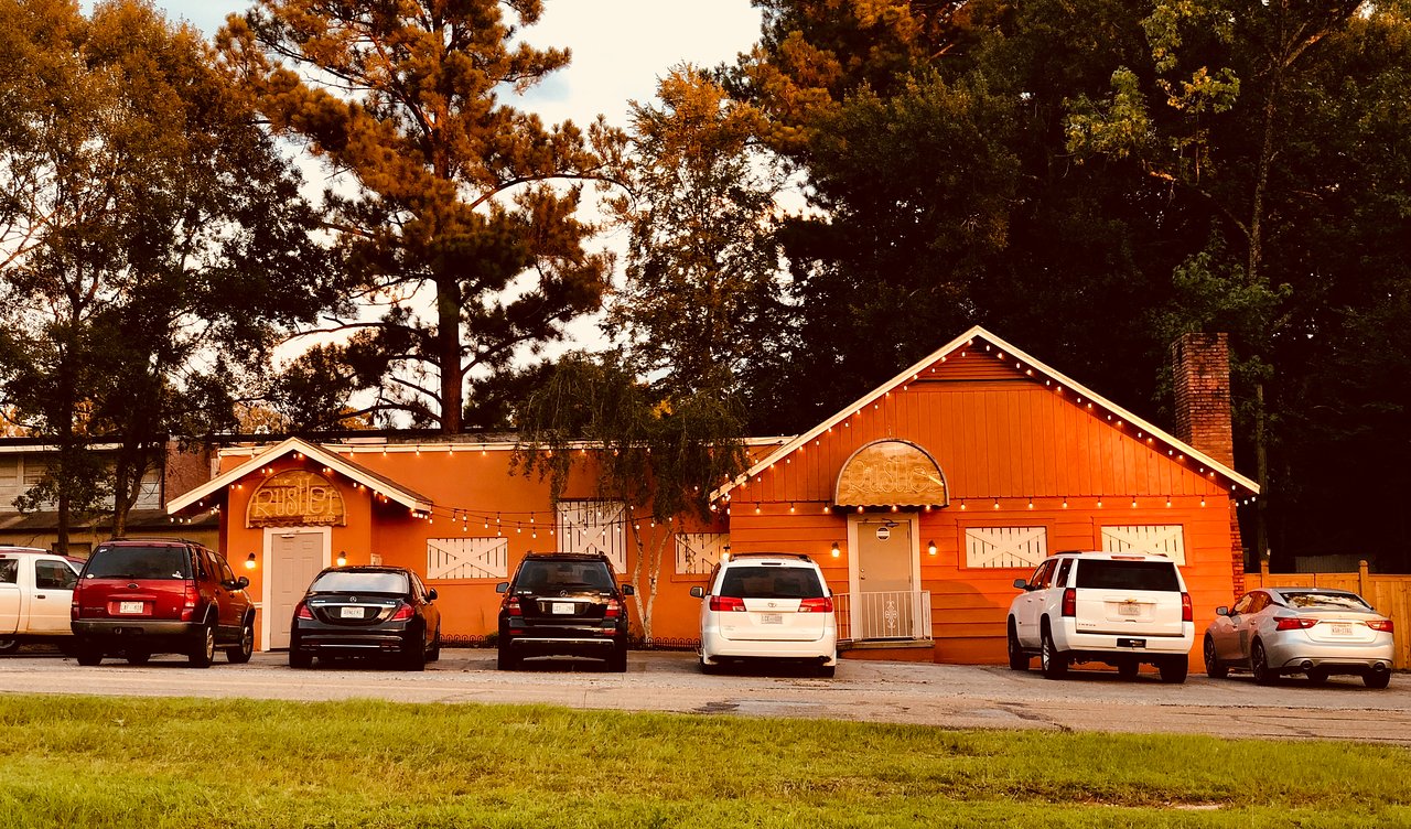 You'll Love The Giant Prime Ribs At This Mississippi Steakhouse