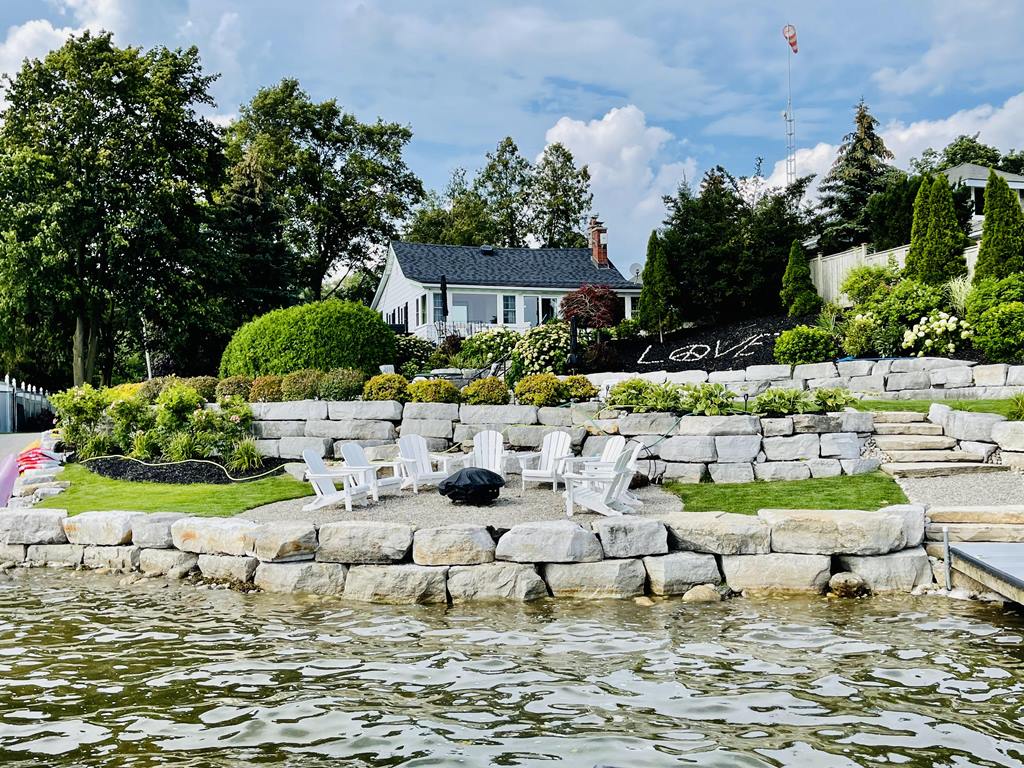 Southern Ontario 3 Bedroom Vacation Cottage Rentals Puslinch, Niagara Falls