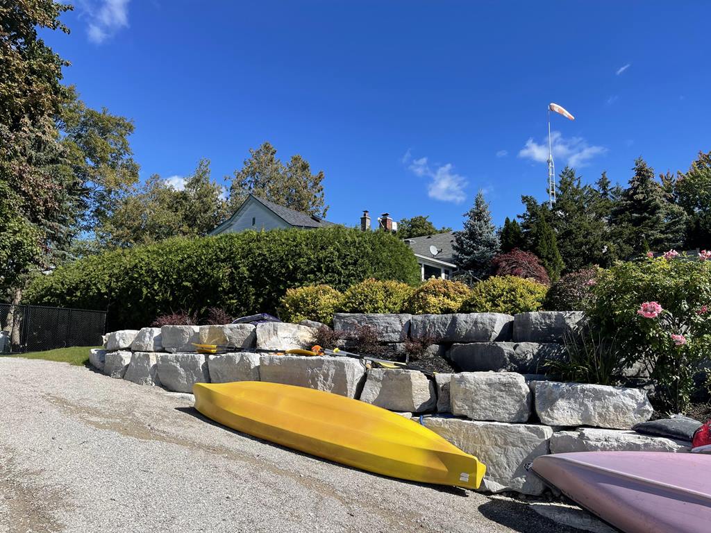 Southern Ontario 3 Bedroom Vacation Cottage Rentals Puslinch, Niagara Falls