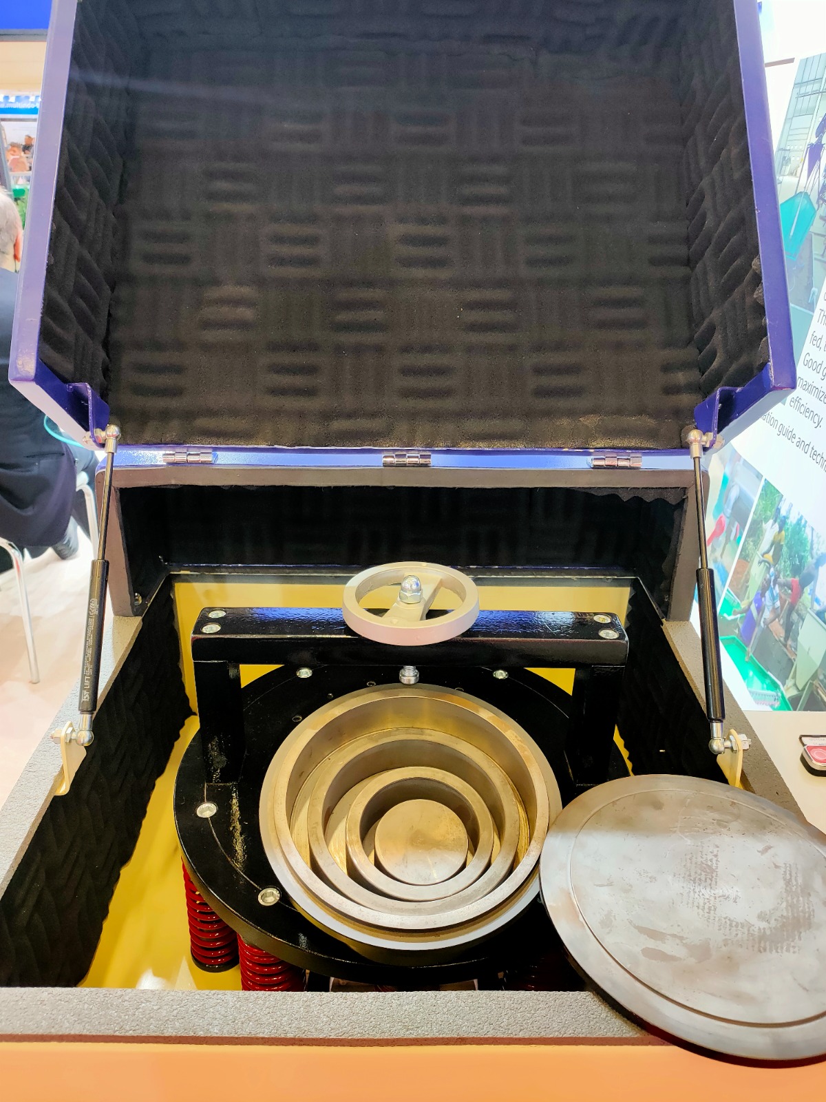 Ring grinder,