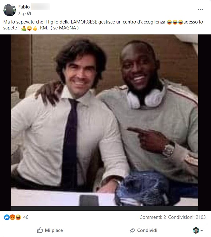 La foto del migrante e del figlio della «che gestisce un